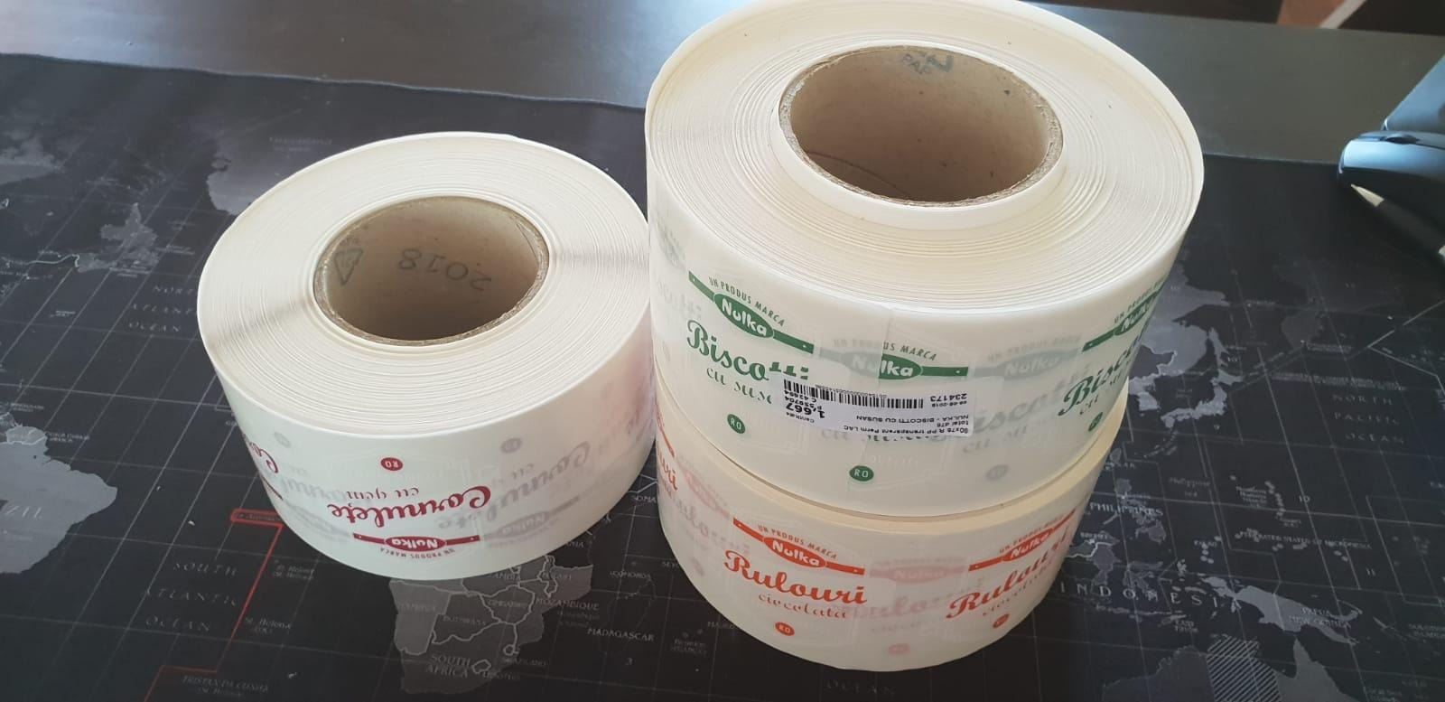 autocolante personalizate la rola comanda banda adeziva personalizata